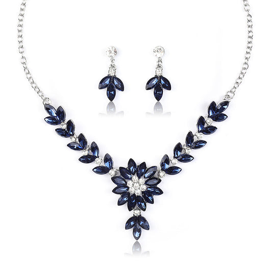 Encantador conjunto de collar y pendientes de aleación estilo vintage con patrón floral, colgante de diamantes de imitación y acabado chapado para mujer
