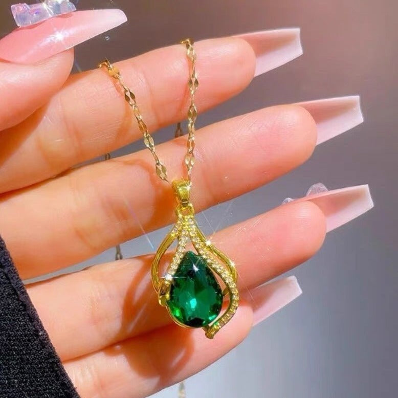 Collana con Ciondolo a Goccia in Cristallo Verde Smeraldo Vintage in Acciaio al Titanio con Finitura Placcata per Donna, Catena Clavicola Minimalista