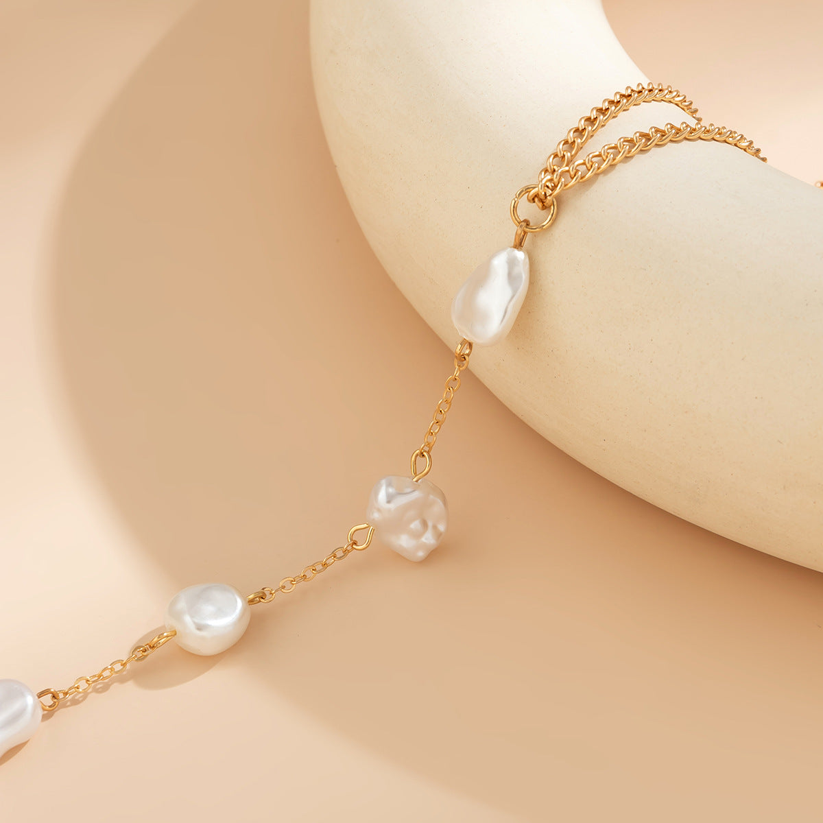 Collana pendente a Y in stile vintage francese da donna con nappe e perle finte, placcata in oro, su catena ad anelli