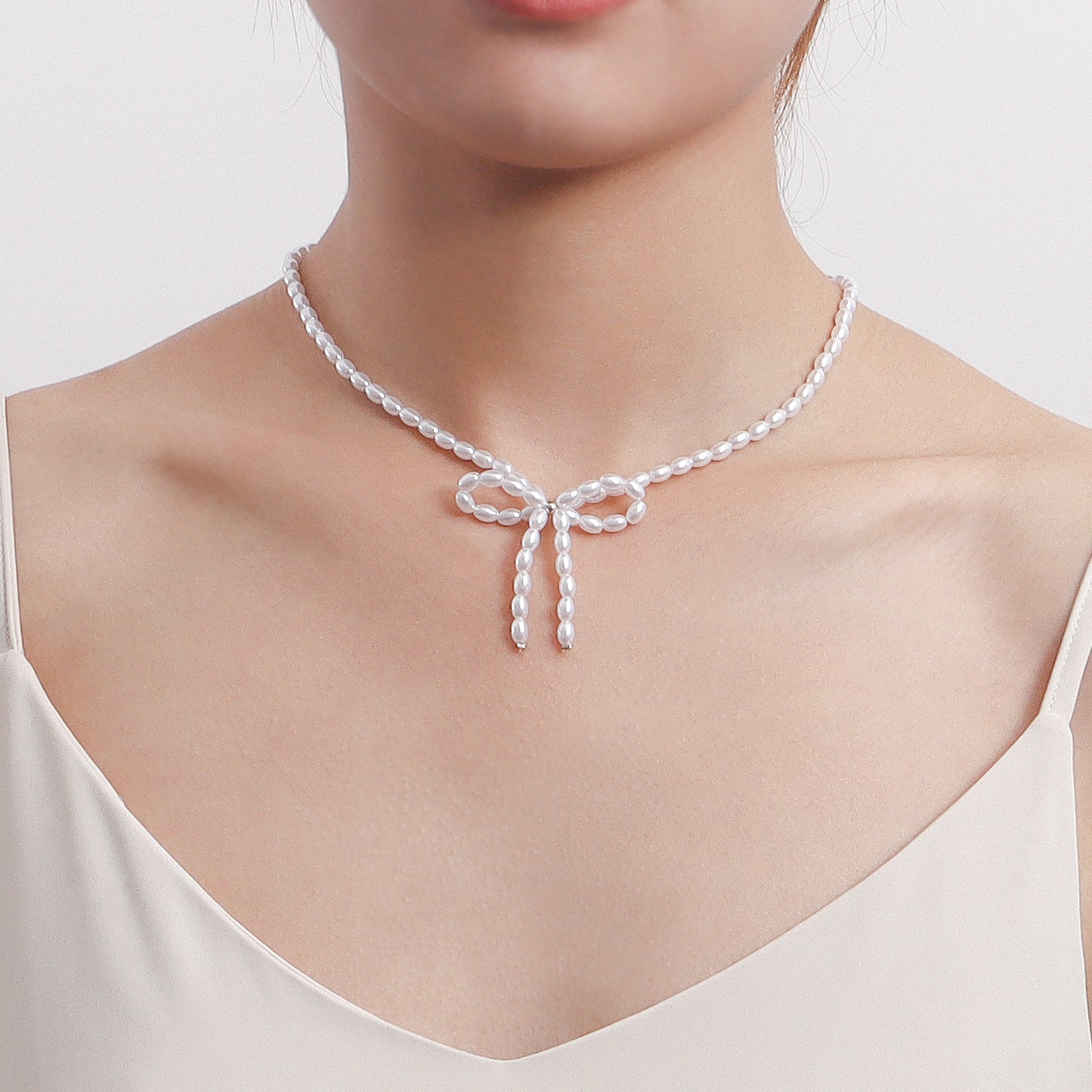 Minimalist Bow-Knot Choker Necklace for Women with Imitation Pearls and Alloy Pendant, Electroplated Finish, Geometric Design