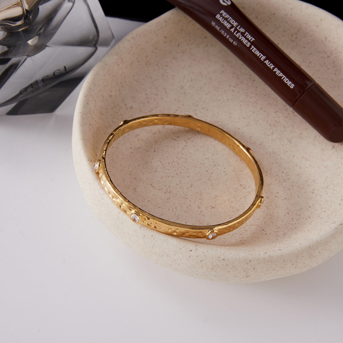 Pulsera ovalada minimalista de acero de titanio con incrustaciones de circonio bañada en oro de 18K Joyería de acero inoxidable para mujer