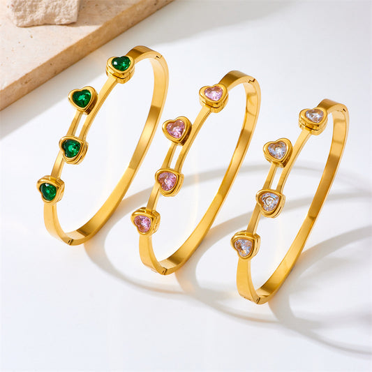 Bracciale alla moda da donna in acciaio al titanio placcato oro con zirconi a forma di cuore