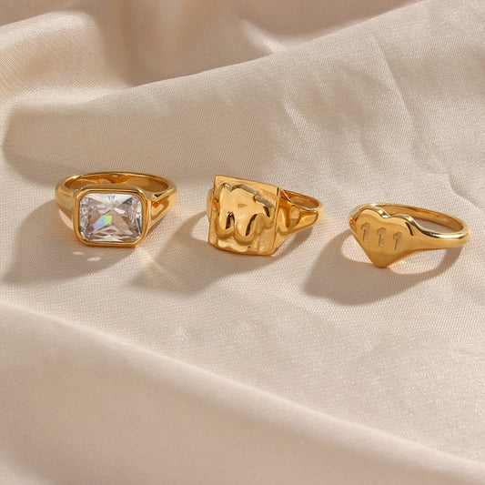 Anillo de acero inoxidable minimalista retro con forma de corazón, número 111 y circonitas blancas incrustadas para mujer