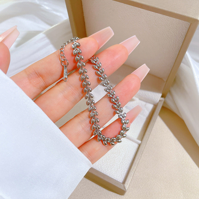 Minimalist Titanium Steel Wheat Ear Chain Bracelet for Women with Gold Plating and Wavy Texture Design