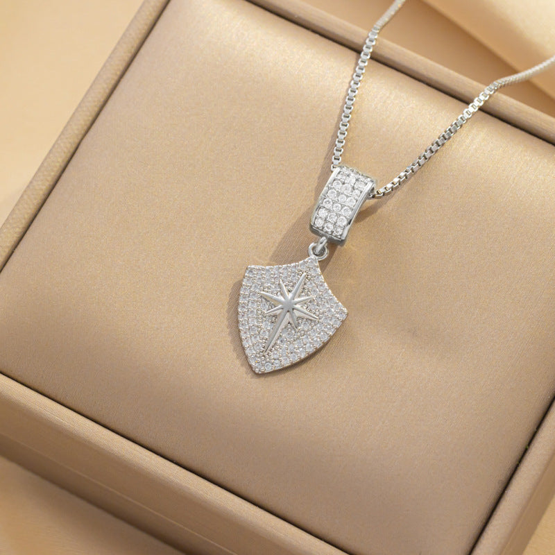Collana con pendente a forma di cuore alla moda in acciaio al titanio con finitura placcata per donna, design a catena a scatola
