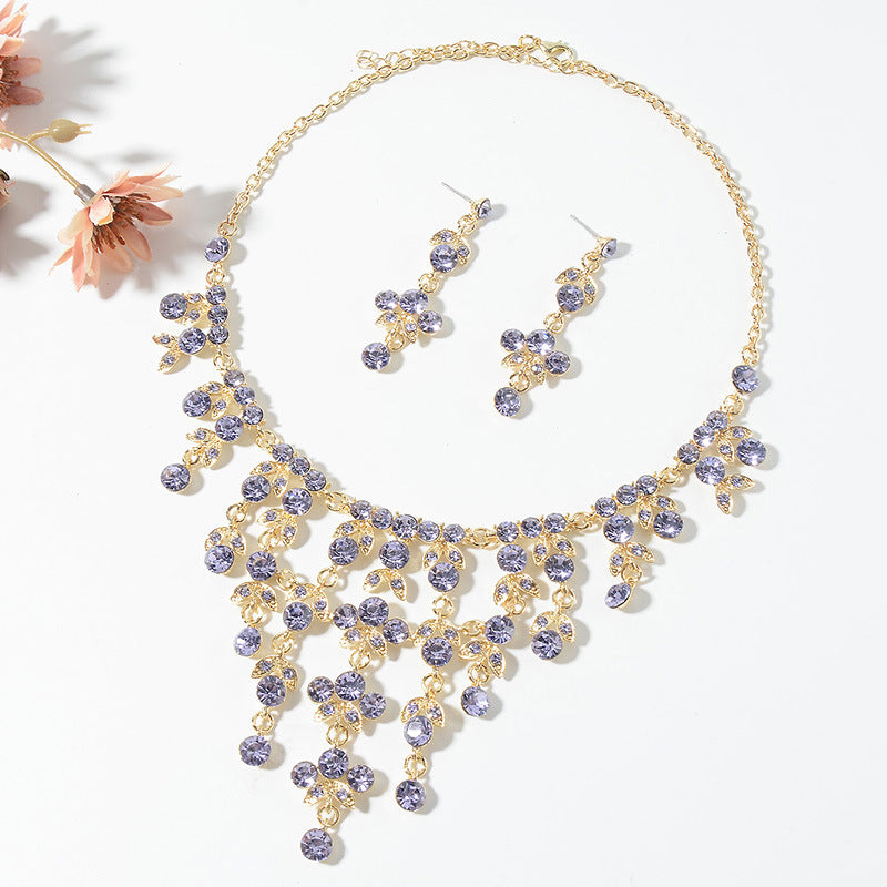 Elegante set collana e orecchini con placcatura floreale in lega e catena per donna