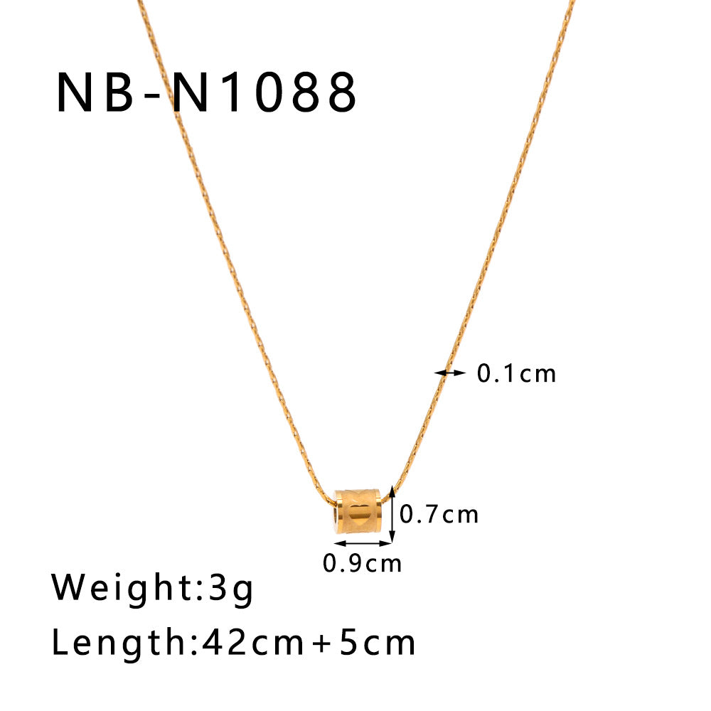 Collana Minimalista con Pendente a Cuore in Acciaio al Titanio e Incisione Cilindrica per Donne, Ipoallergenica e Resistente allo Sbiadimento, con Finitura in Oro 18K Elettroplaccata Sottovuoto su Catena a O
