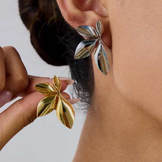 Pendientes minimalistas de acero inoxidable con forma de hoja y acabado enchapado para mujer