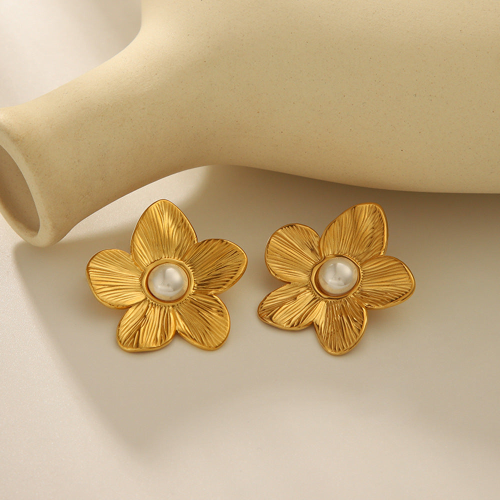 Minimalist Floral-Shaped Titanium Steel Stud Earrings with 18K Gold Plating and Pearl Accents for Women