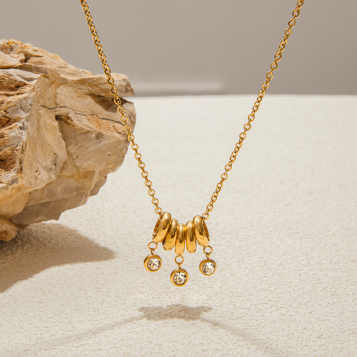 Collana da donna in acciaio inossidabile placcato oro 18 carati con strass, design geometrico alla moda