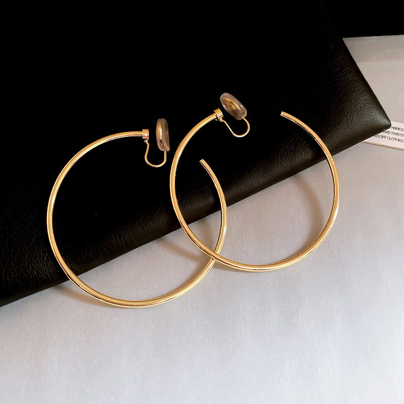 Orecchini a clip a cerchio geometrici minimalisti in rame da donna con finitura placcata, gioielli eleganti di lusso