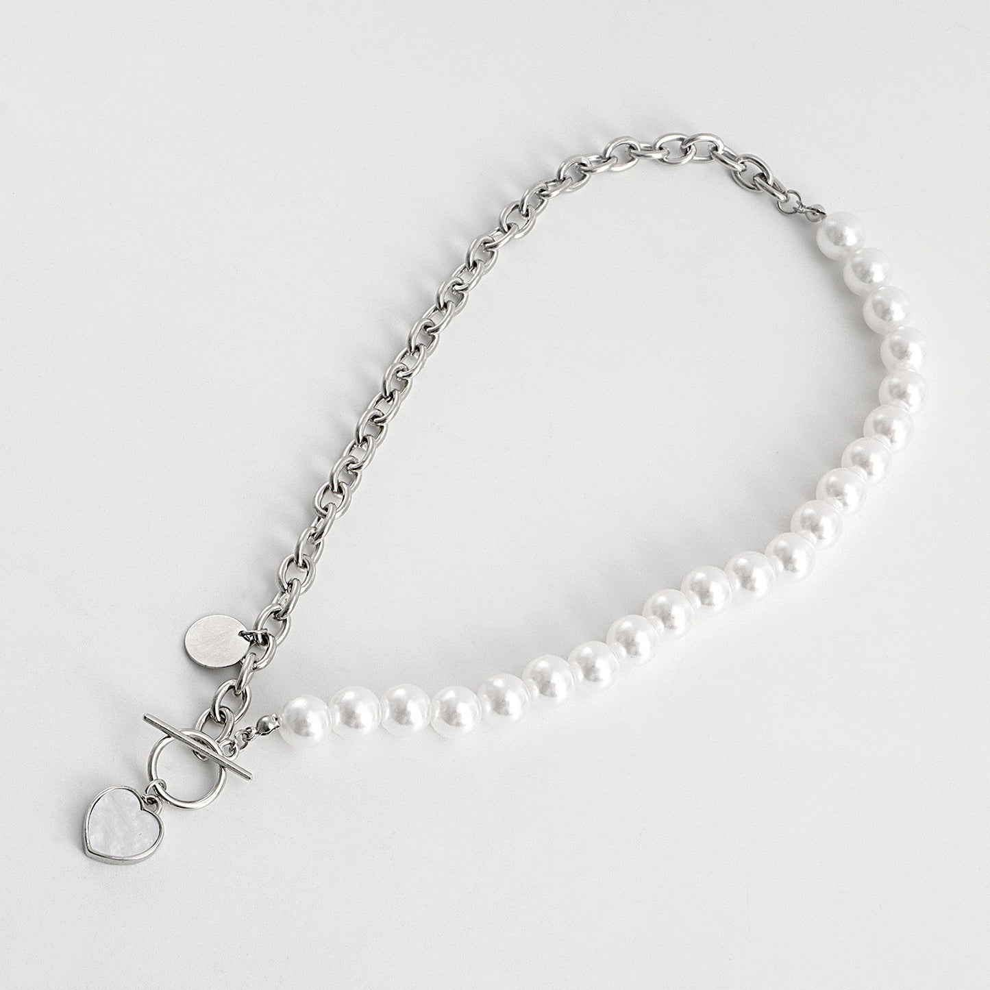 Minimalist Heart-Shaped Mother-of-Pearl Pendant Necklace for Women with Alloy Chain and Electroplated Finish