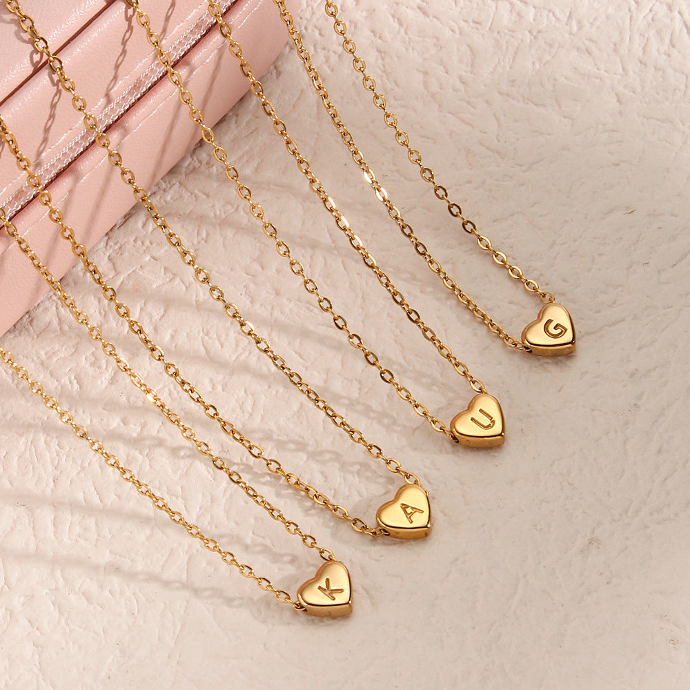 Collana con pendente a cuore alla moda in acciaio inossidabile placcato oro 18 carati, design minimalista con lettera per donna