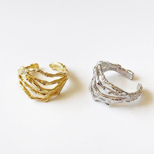 Anillo minimalista de plata de ley 925 con incrustaciones de corazón y elemento de rama para mujer