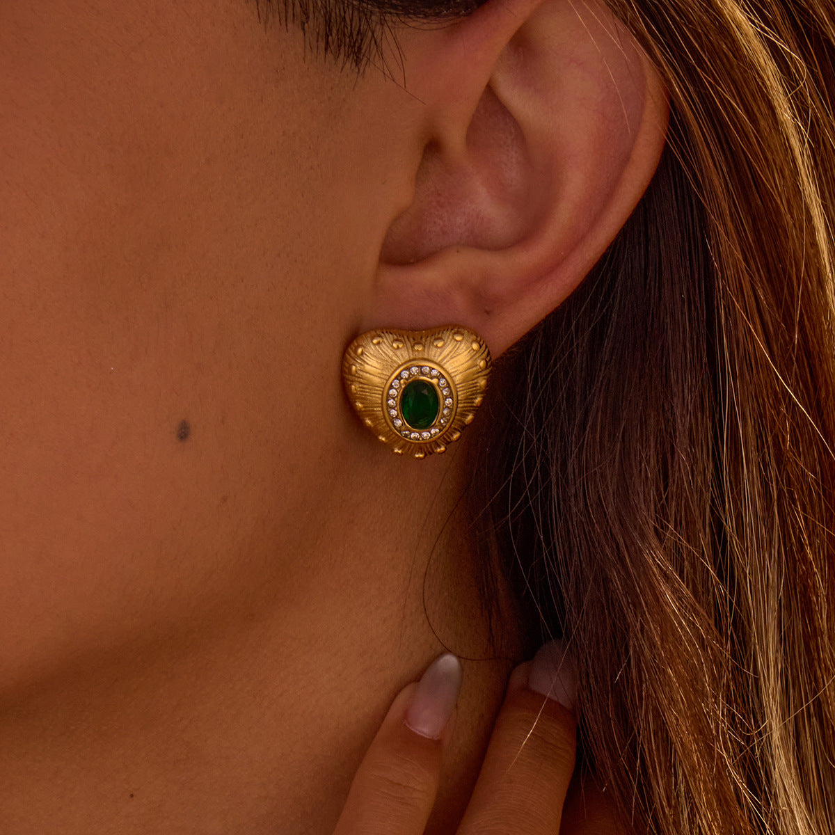 Fashionable Heart-Shaped Stainless Steel Stud Earrings with 18K Gold Plating and Rhinestone Inlay