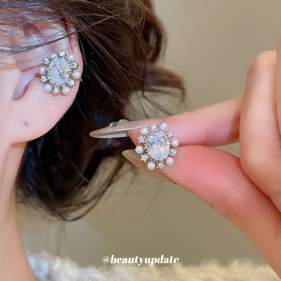 Sparkling Zircon Butterfly Ear Cuffs for Women Minimalist Elegant Ear Bone Clips with Simulated Pearl Accents