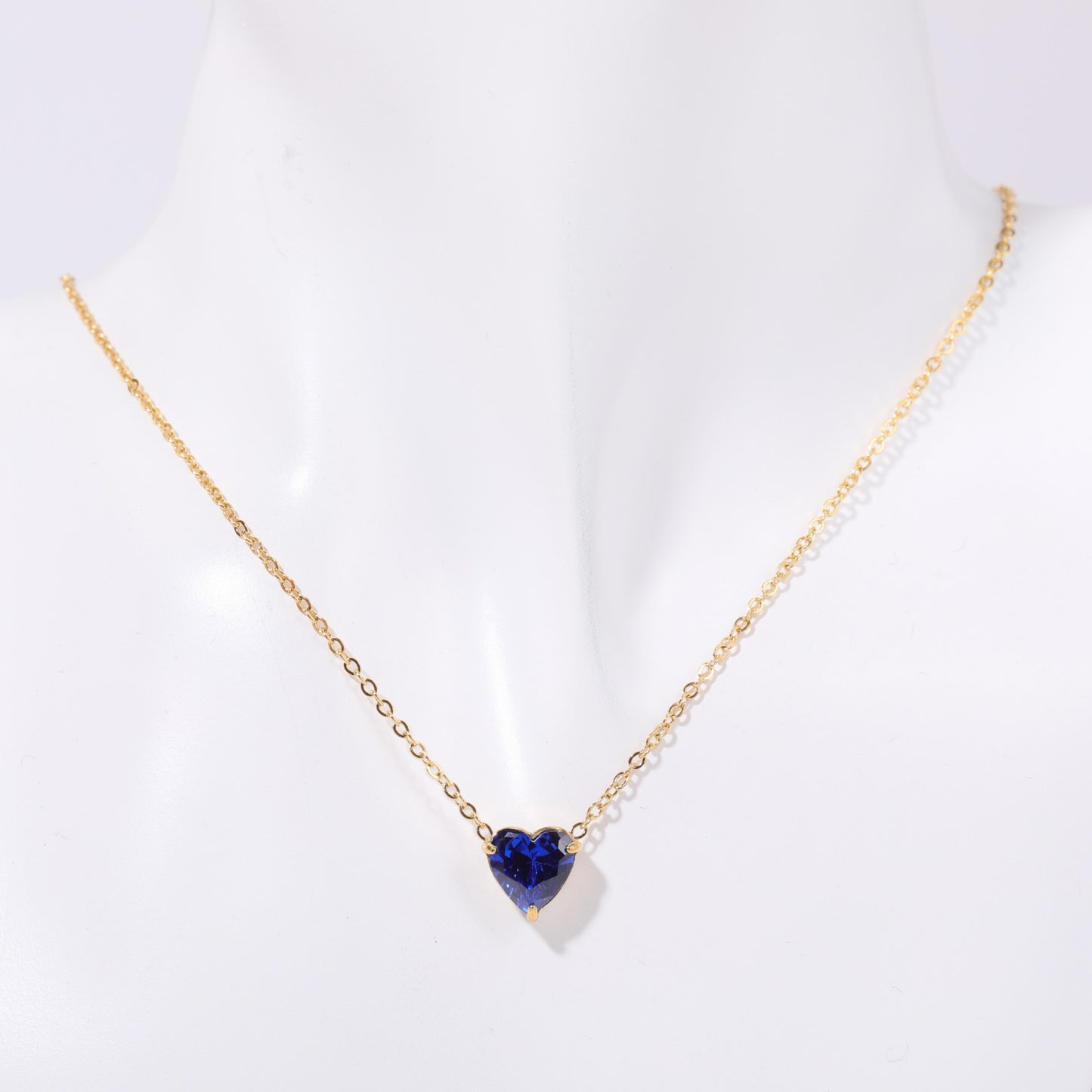 Collana con ciondolo geometrico alla moda in acciaio inossidabile con ciondolo a forma di cuore in pietra portafortuna in acciaio al titanio elettrolitico e catena a O