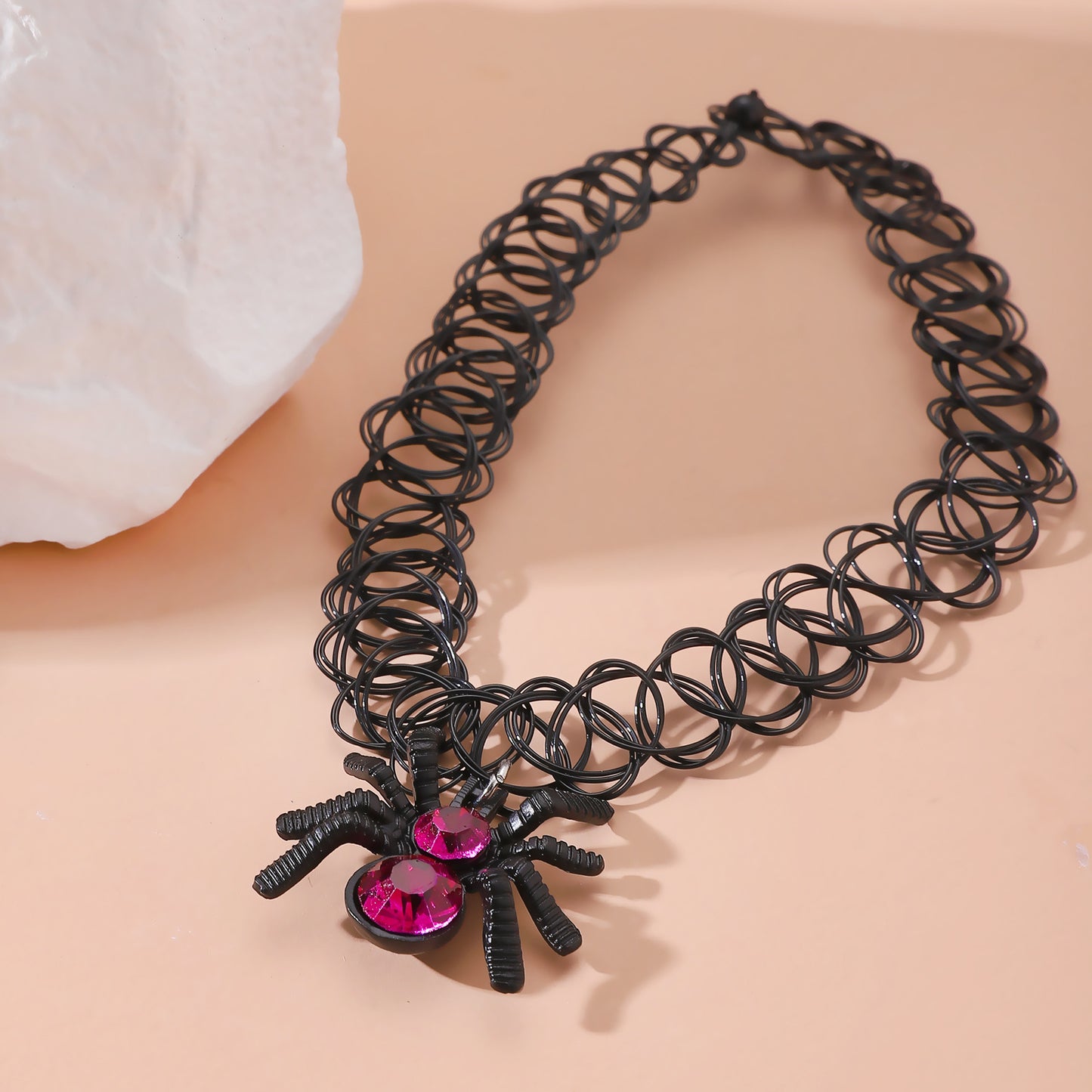 Collar de araña vintage para mujer, de aleación con acabado galvanizado, cadena estilo gargantilla con medallón