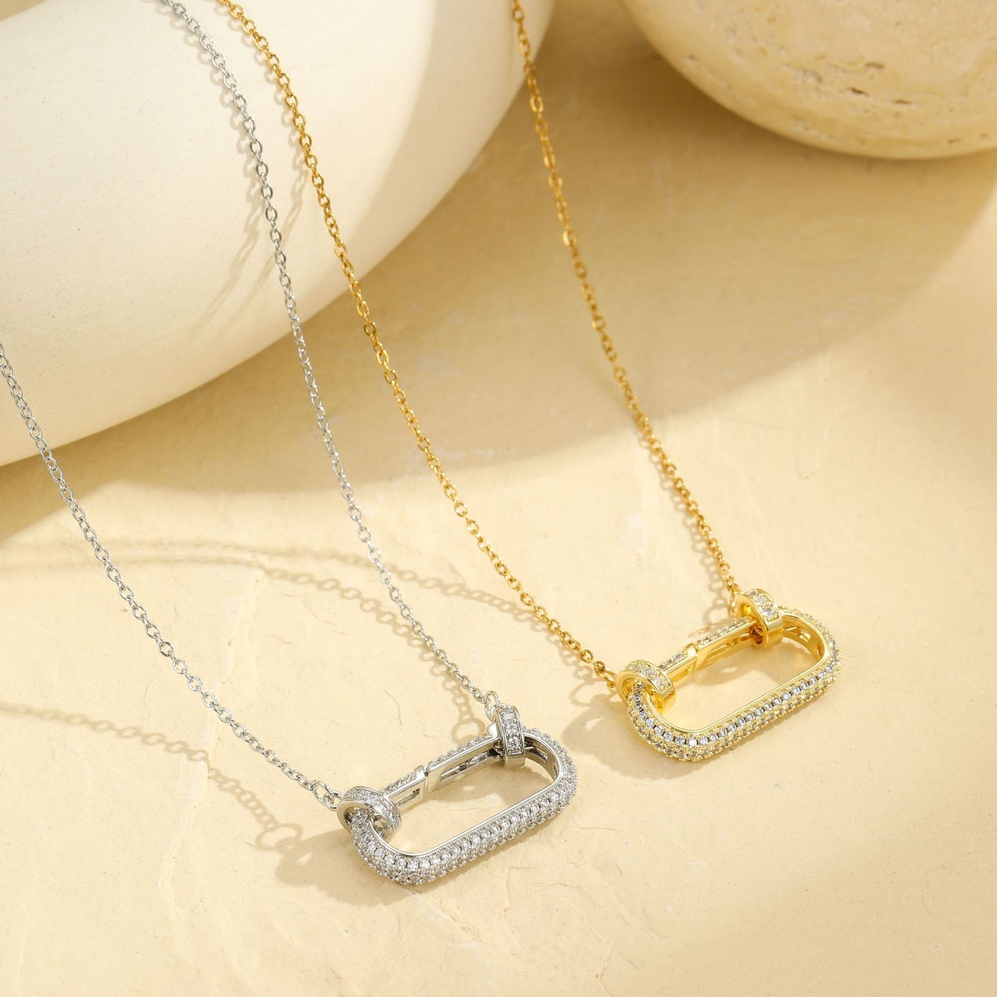 Fashionable Oval Stainless Steel Plated Necklace with Rhinestone Inlay for Women Minimalist Geometric Clavicle Chain