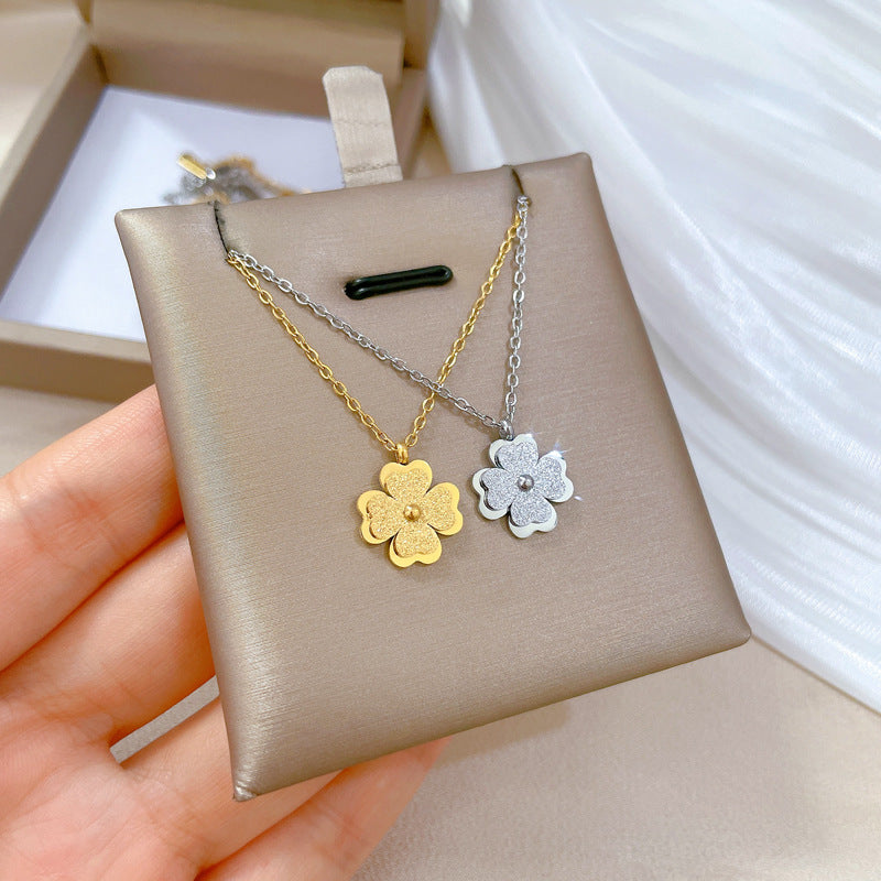 Collana a Catena Minimalista con Trifoglio a Quattro Foglie e Peonia in Acciaio al Titanio Unisex