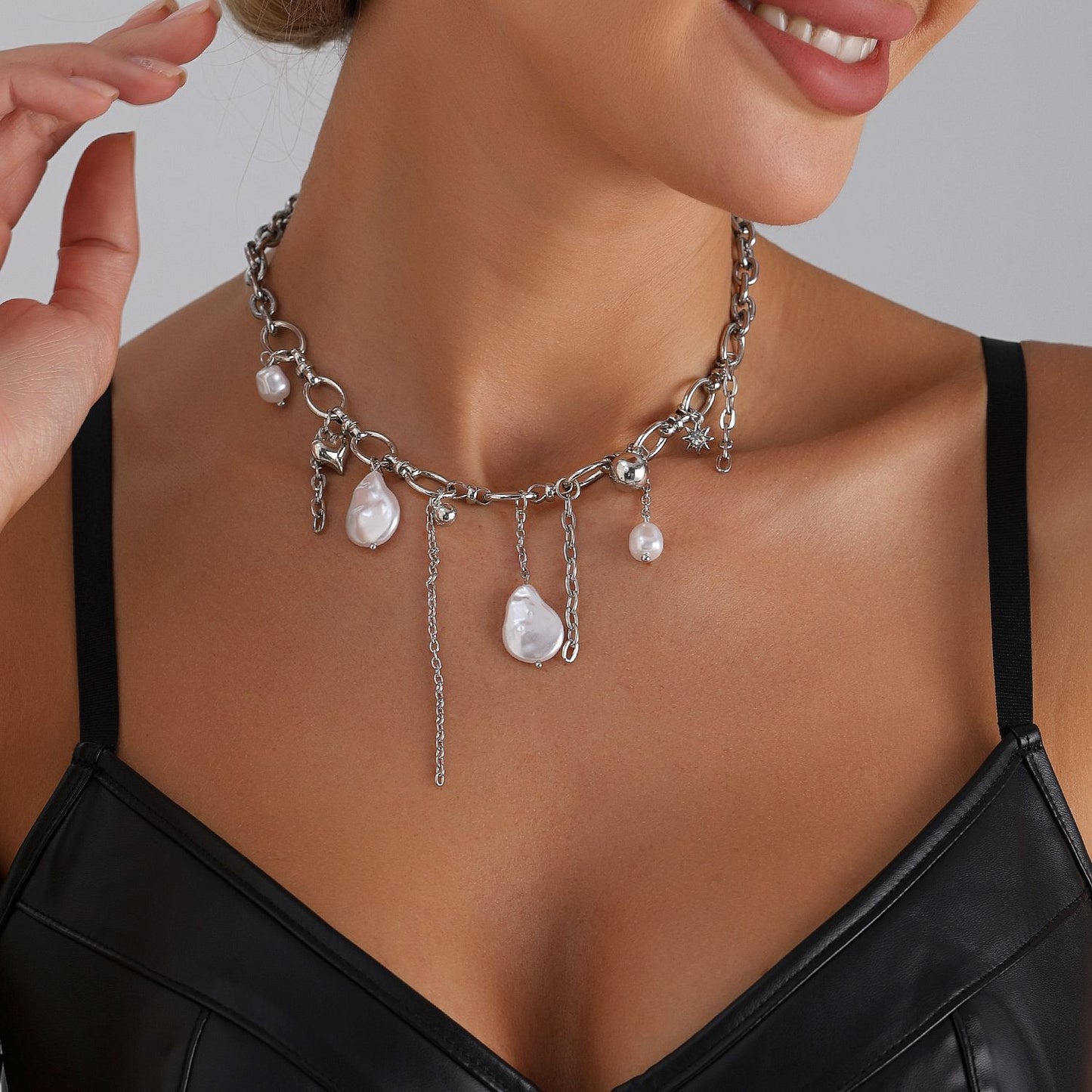 Sexy Streetwear Heart Geometric Alloy Pearl Plated Necklace for Women