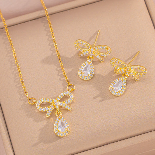 Set di collana con ciondolo a cuore e fiocco dolce con intarsio in zircone in acciaio al titanio con catena a maglie per donna