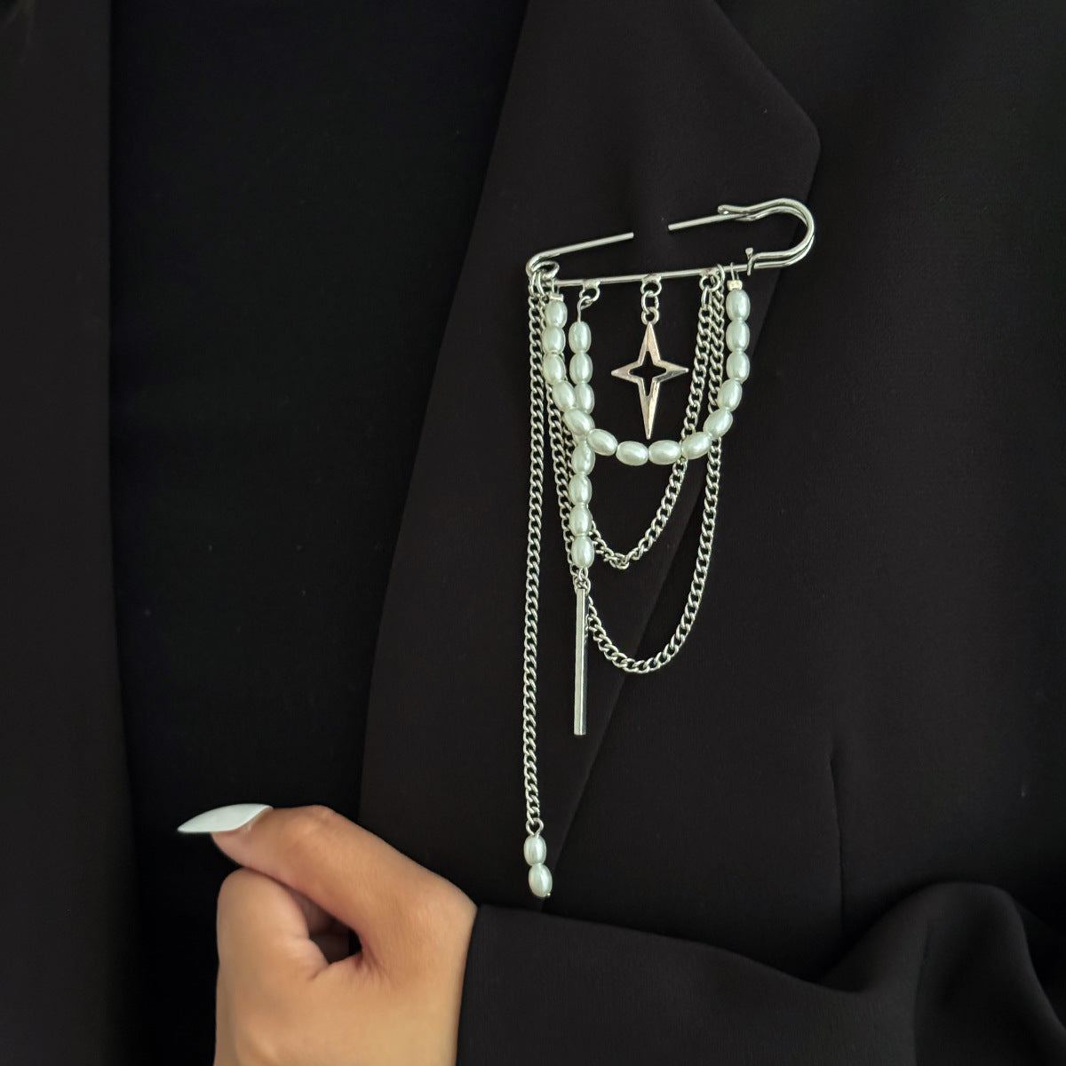 Elegant Star Shaped Imitation Pearl Brooch with Tassel Chain for Women