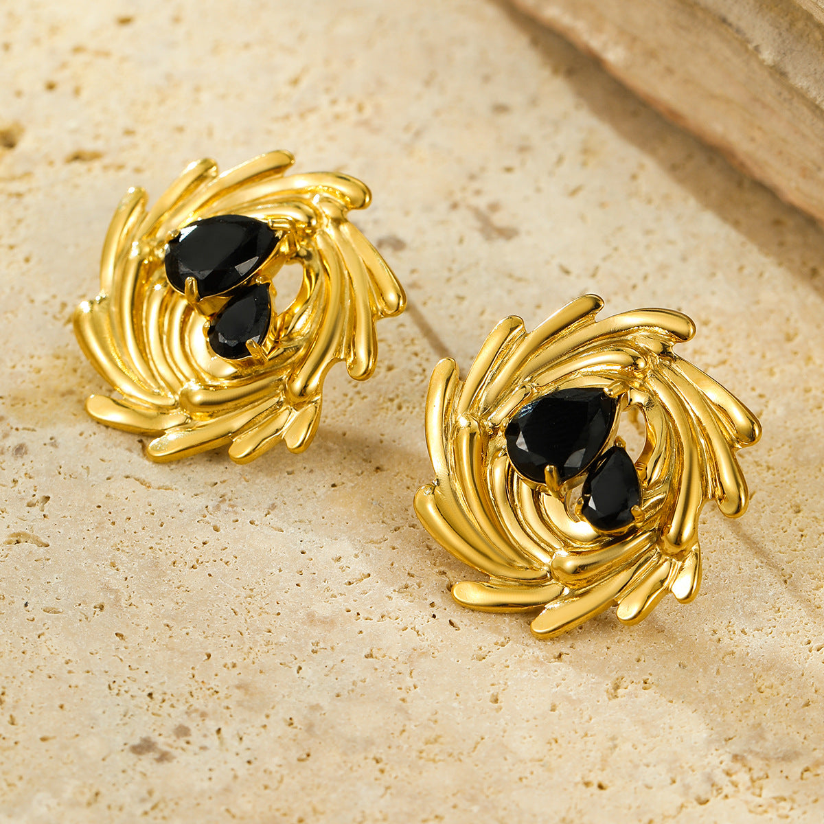 Orecchini a perno a spirale vintage in acciaio inossidabile placcato oro 18K con strass, da donna