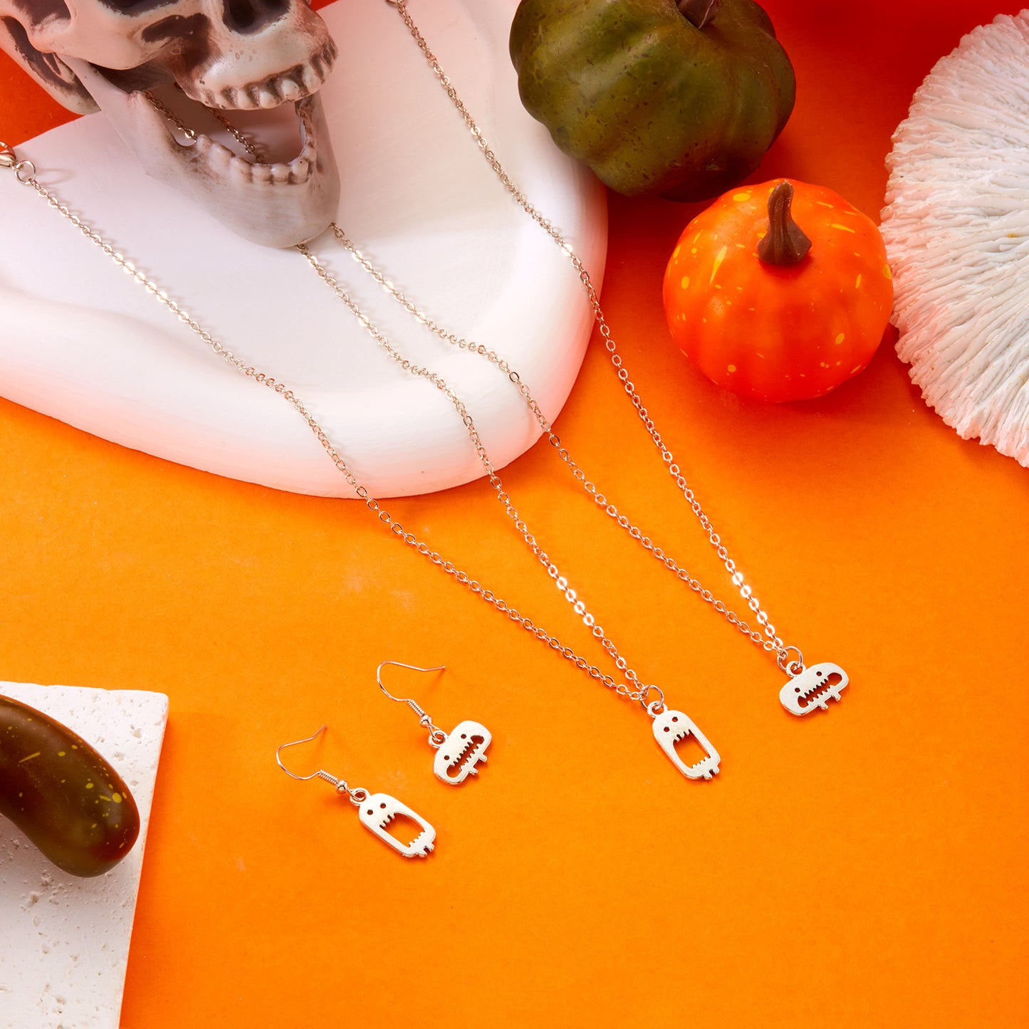 Collar de monstruo de dibujos animados con temática de Halloween para mujer, chapado en aleación con ganchos de acero inoxidable para las orejas