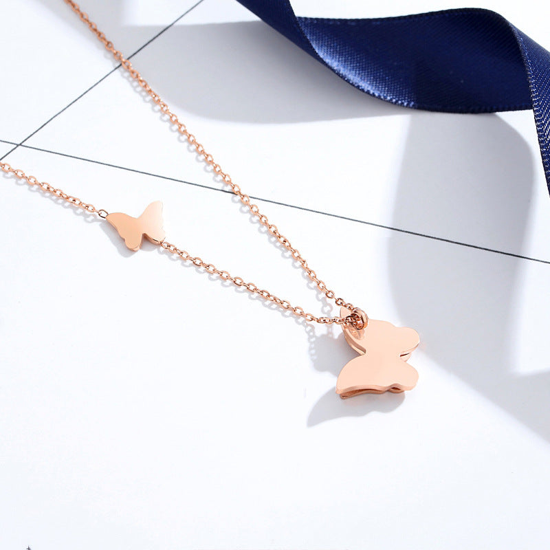 Dolce Collana Minimalista con Pendente a Farfalla in Acciaio al Titanio Placcato Oro Rosa 18K con Catena a O