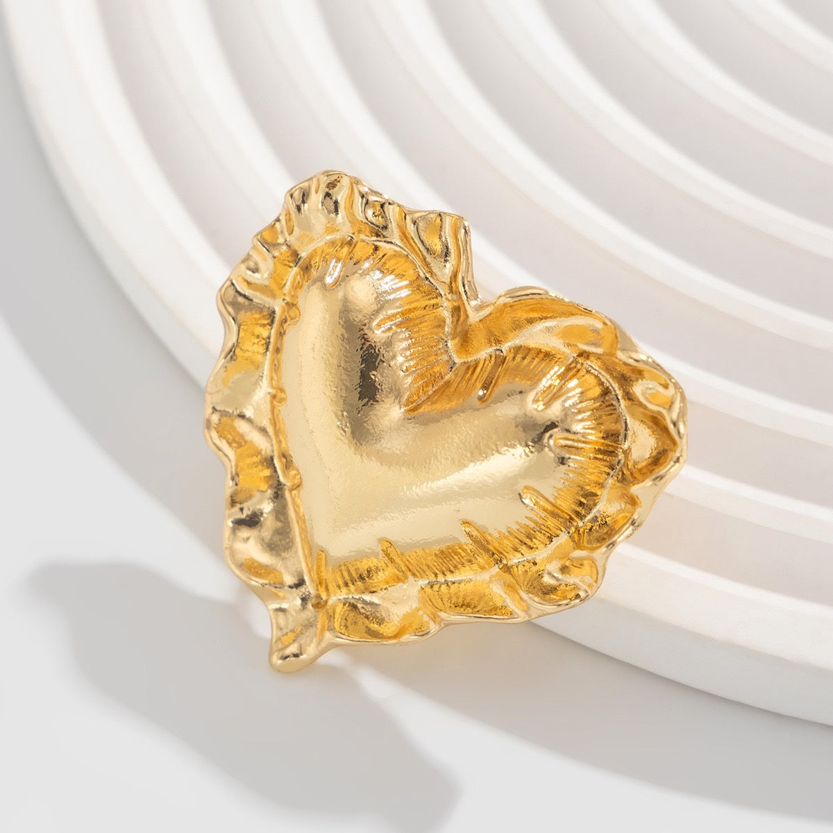 Exaggerated Textured 3D Heart Geometric Alloy Ring for Women
