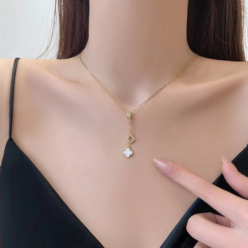 Collana con ciondolo minimalista a quadrifoglio in acciaio al titanio con finitura placcata su catena a O per donna e uomo