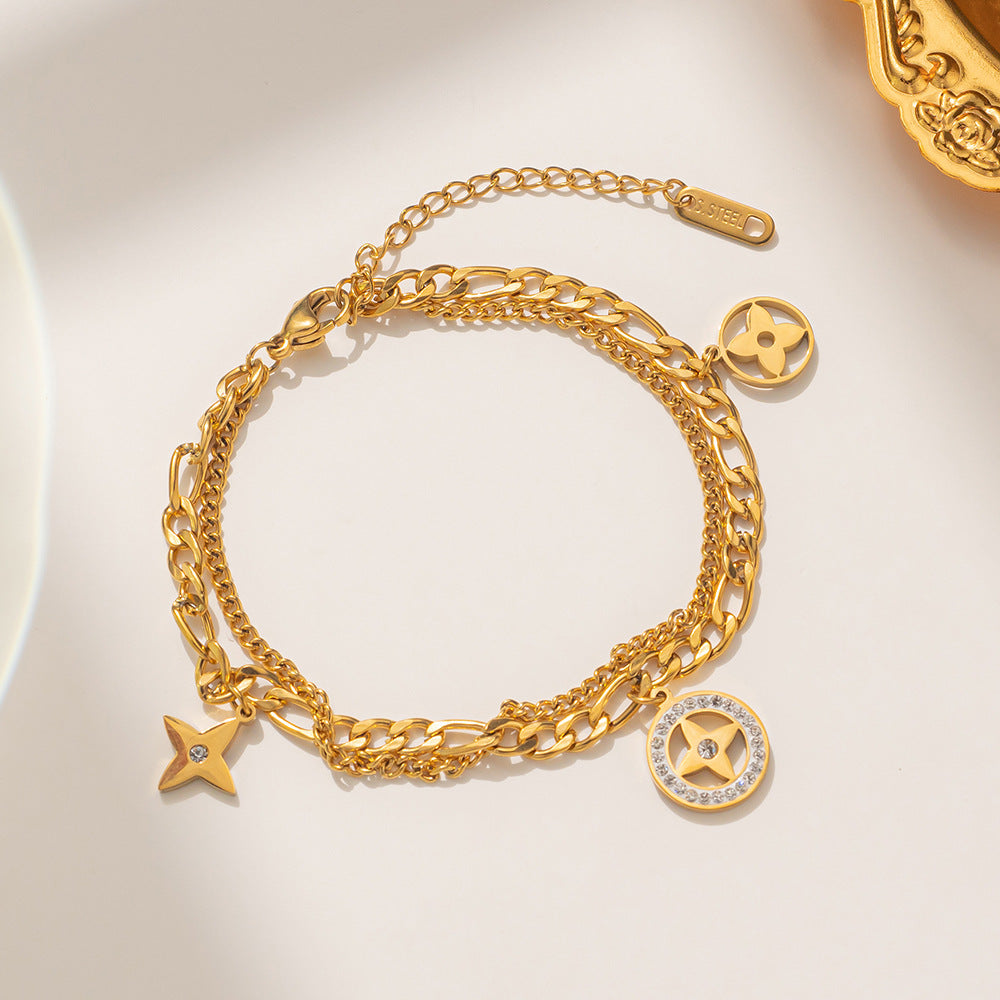 Bracciale Minimalista da Donna in Acciaio al Titanio a Forma di Lettera con Intarsio di Strass e Motivo a Stella