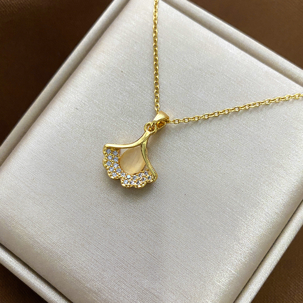 Minimalist Floral-Shaped Titanium Steel Pendant Necklace with Plated Finish for Women and Men, O-Chain Locket Style Jewelry