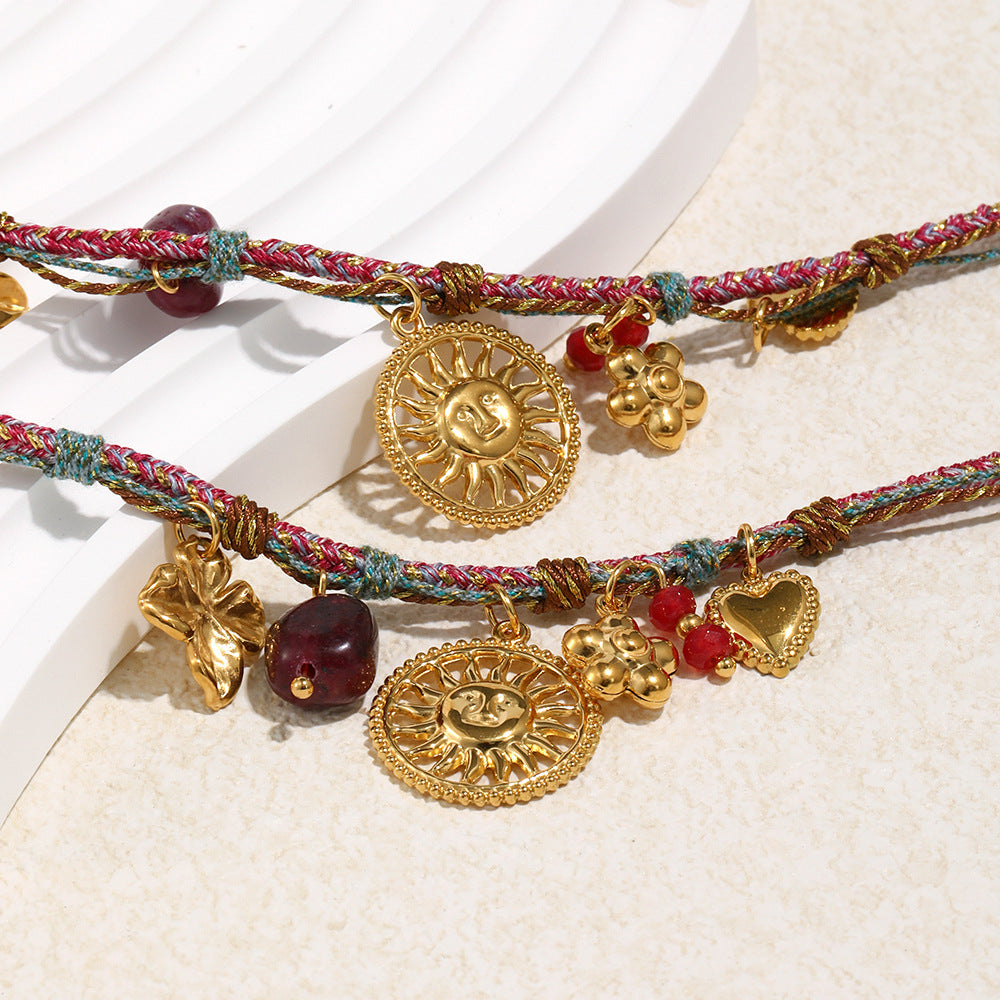 Collana con ciondolo minimalista retrò a forma di sole in acciaio inossidabile con placcatura in oro 18 carati su cordino di cotone