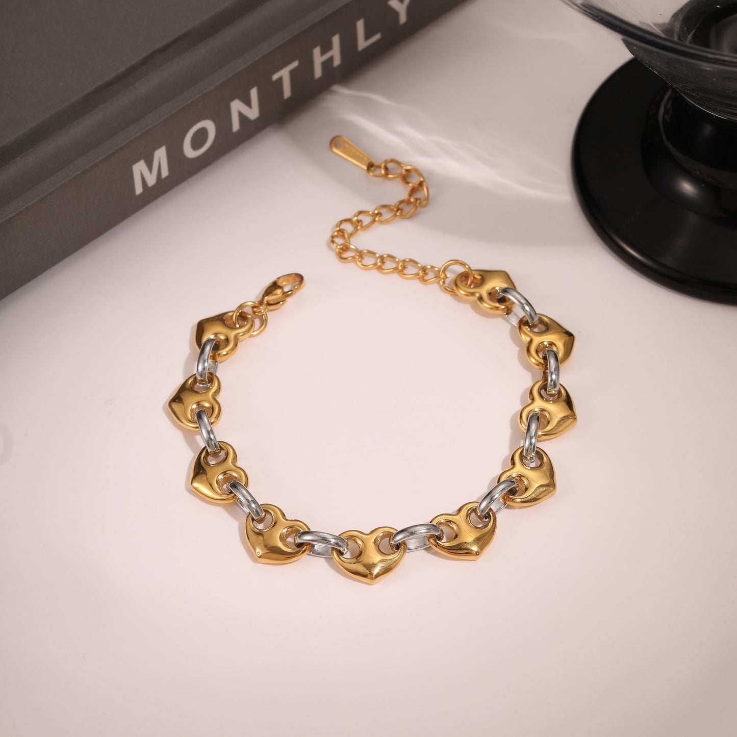 Bracciale da donna alla moda minimalista a forma di cuore in acciaio inossidabile con finitura placcata