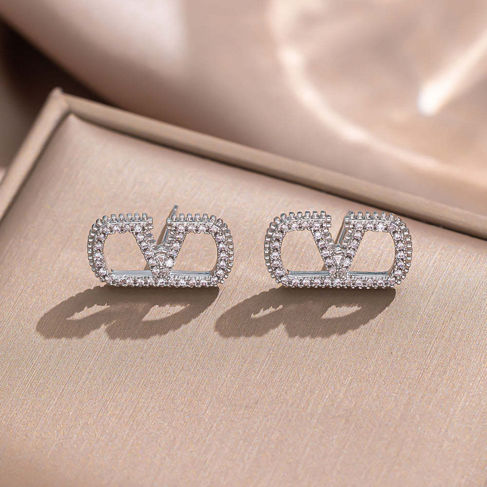 Elegante Collana a V in Acciaio al Titanio con Placcatura Sottovuoto Ipoallergenica, Catena Minimalista per Clavicole con Incastonatura Completa di Strass