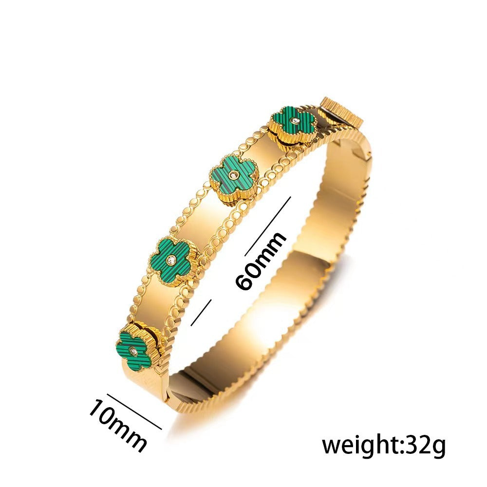 Bracciale da donna elegante a forma di trifoglio in acciaio al titanio con madreperla, intarsio di strass e placcatura in oro 18 carati
