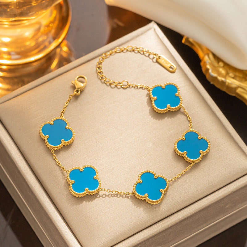 Set di collana, bracciale e orecchini in acciaio al titanio di lusso a forma di trifoglio con finitura placcata, catena a O, catena per clavicola e design ipoallergenico