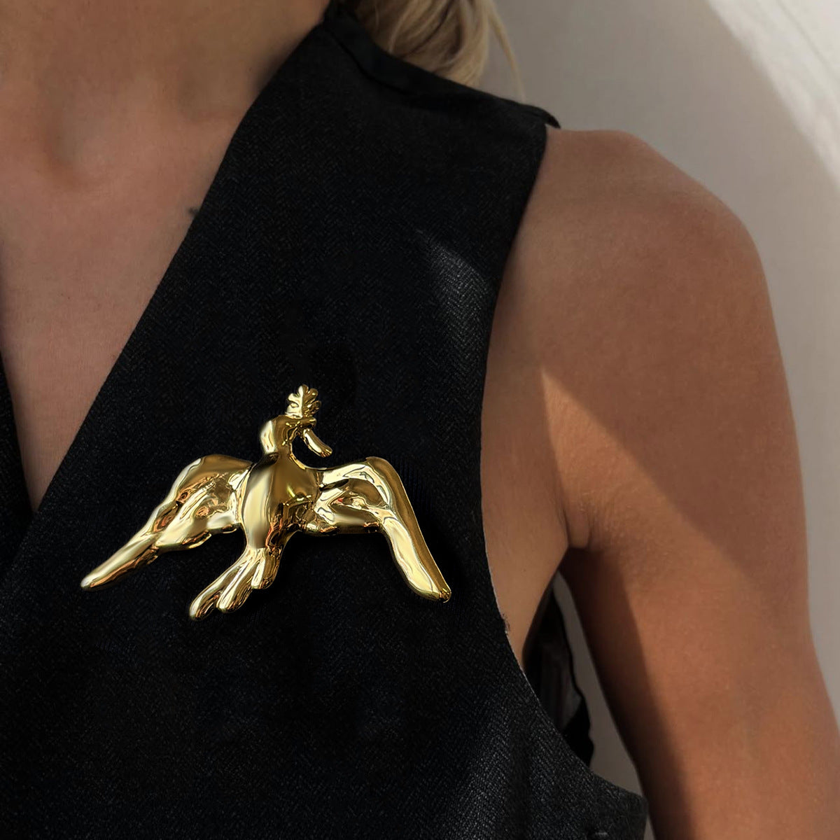 Vintage-Style Peace Dove Brooch for Women in Stainless Steel with Plated Finish, Fashionable Office Chic Accessory