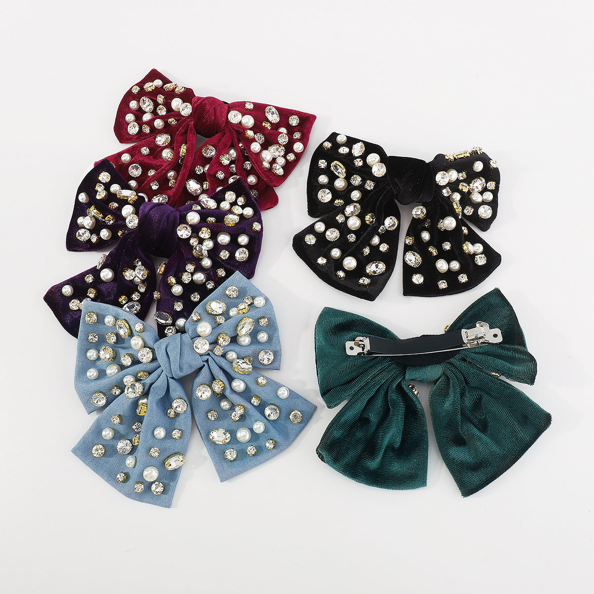 Fermaglio per Capelli Vintage Dolce e Audace con Fiocco, Intarsio di Strass e Dettagli di Perle su Base in Tessuto di Velluto a Coste per Donna