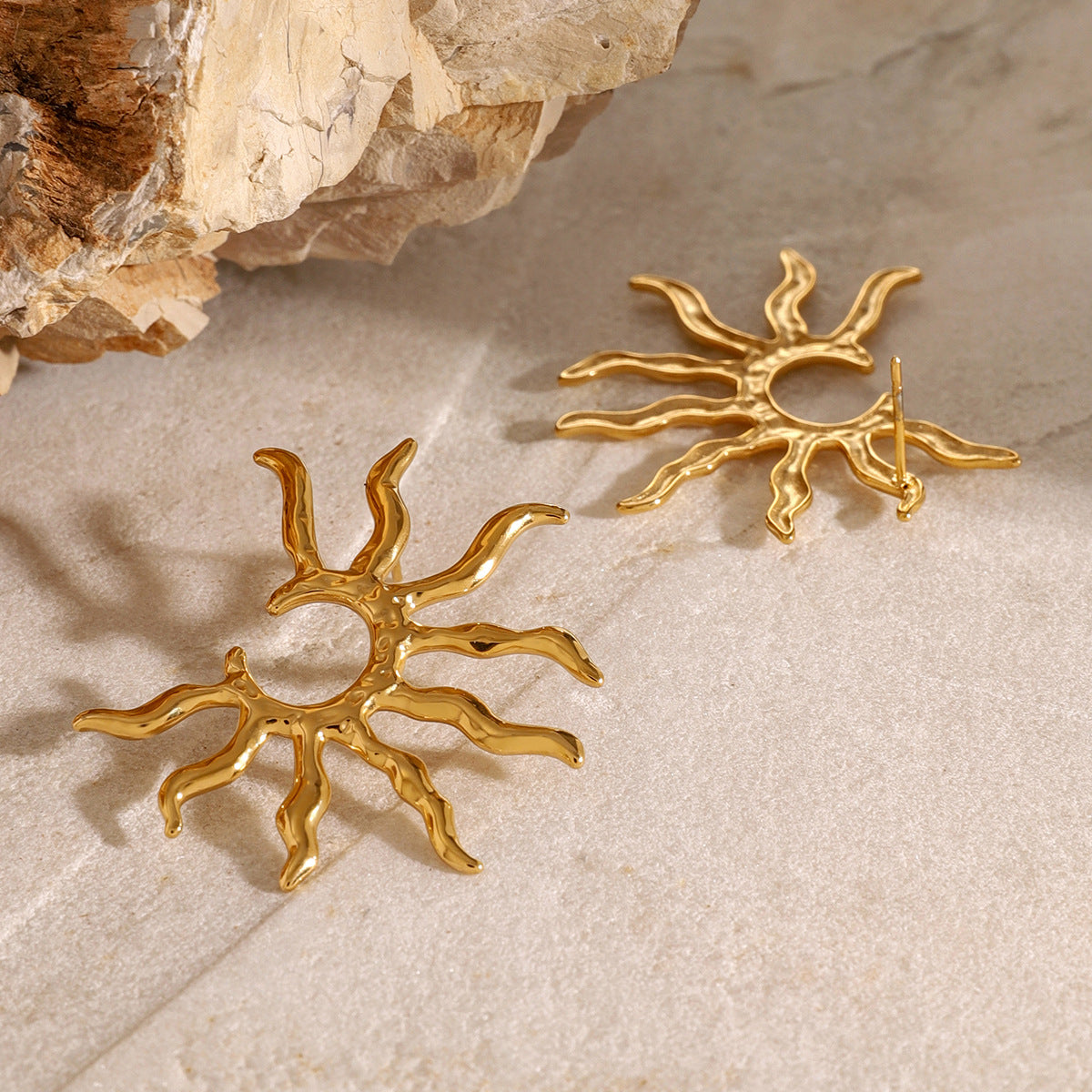 Aretes de acero inoxidable con forma de girasol, minimalistas, con acabado galvanizado para mujer