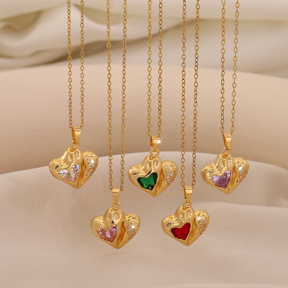 Fashionable Heart-Shaped Stainless Steel Pendant Necklace with Gold-Plated Copper Charm and O-Chain for Women
