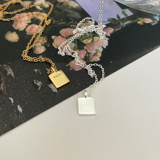 Collana Minimalista con Pendente Quadrato Geometrico in Argento Sterling 925