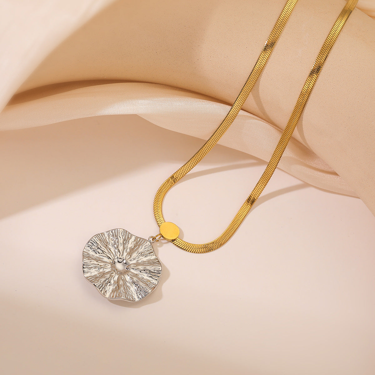 Fashionable Geometric Pendant Necklace for Women in Titanium Steel with Irregular Shape and Vintage-Inspired Design