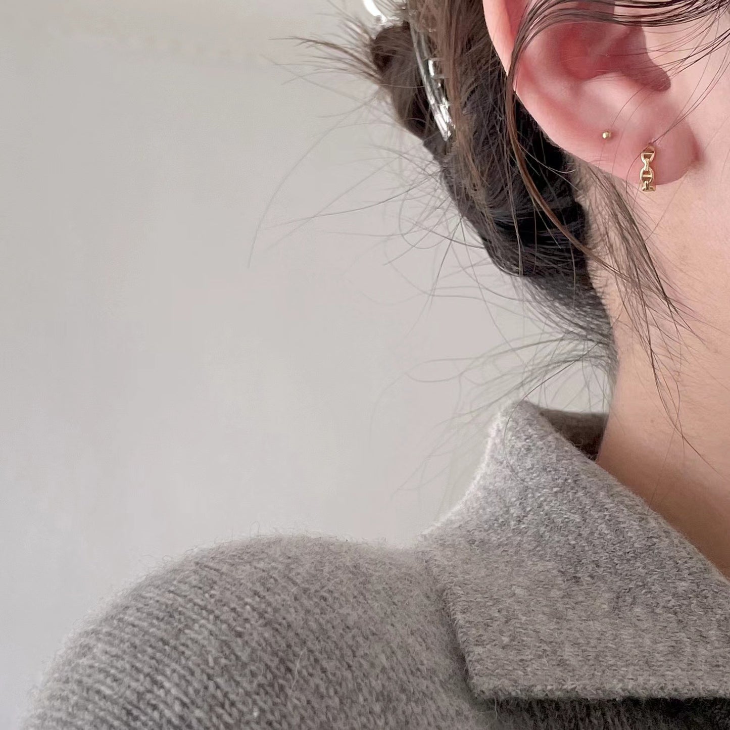 Pendientes de tuerca minimalistas de plata de ley 925 con forma de gota de agua y perla incrustada para mujer