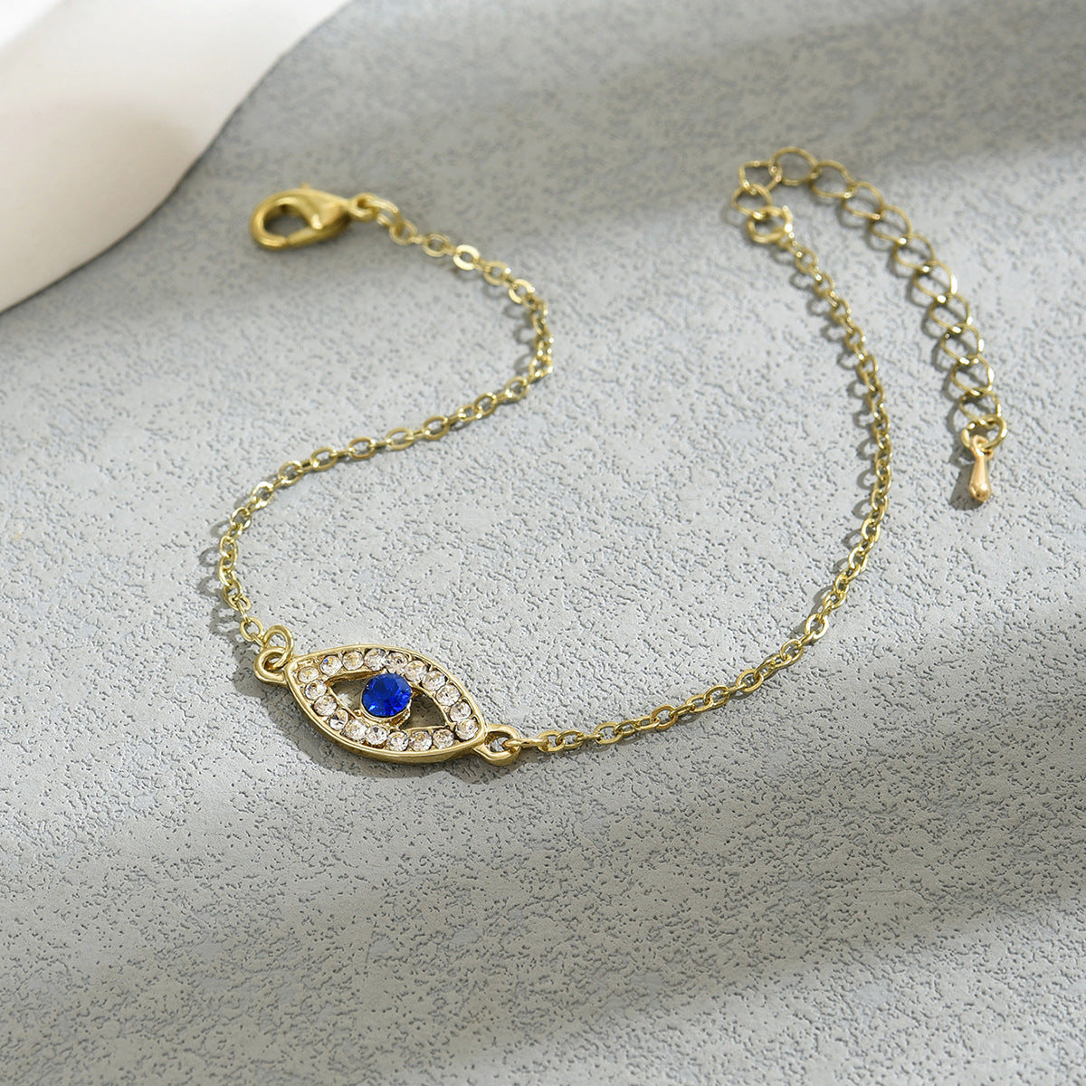 Fashionable Geometric Evil Eye Bracelet for Women with Blue Rhinestone Inlay in Zinc Alloy for Elegant Everyday Wear