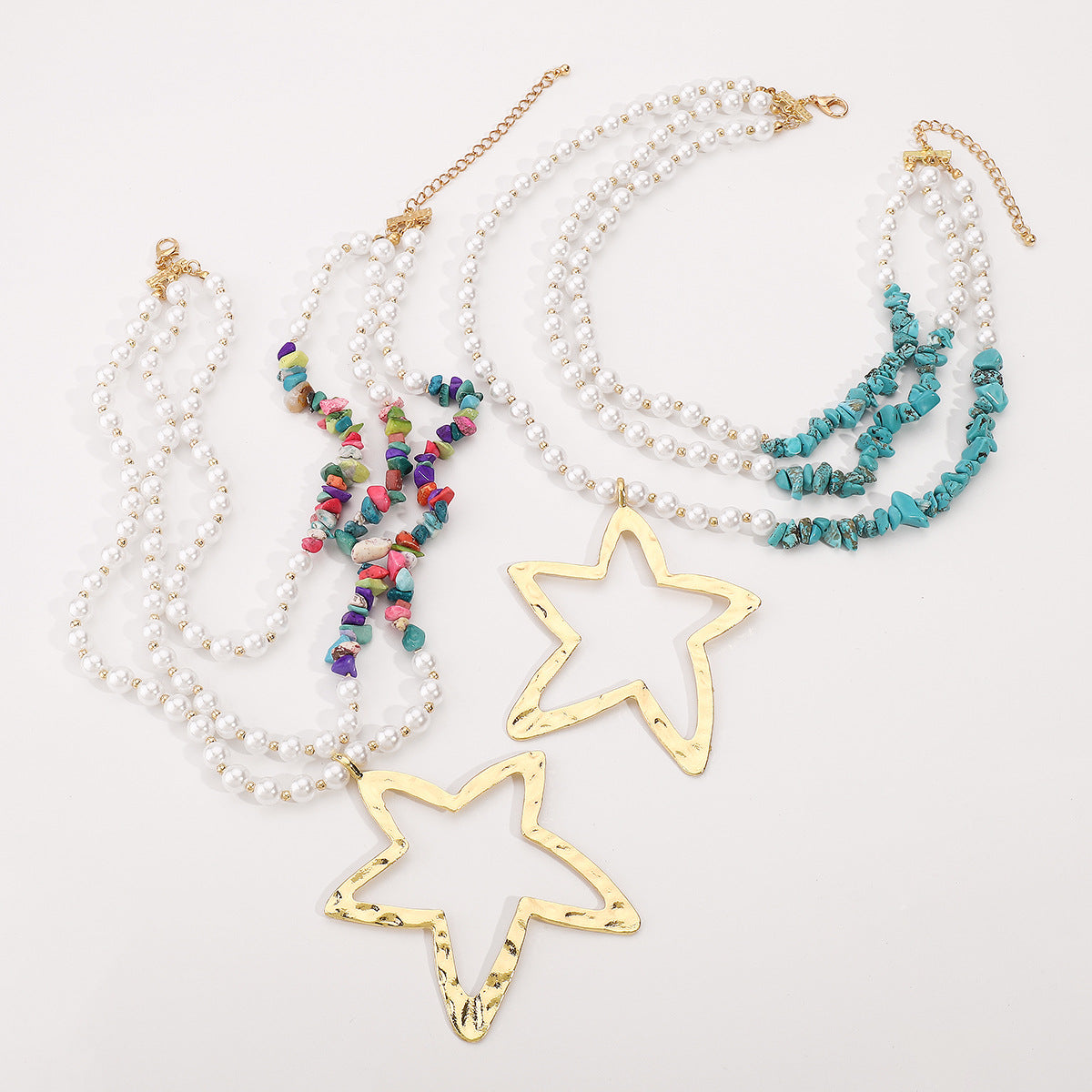 Collana multistrato vintage con stella, perline turchesi e ciondolo geometrico in lega