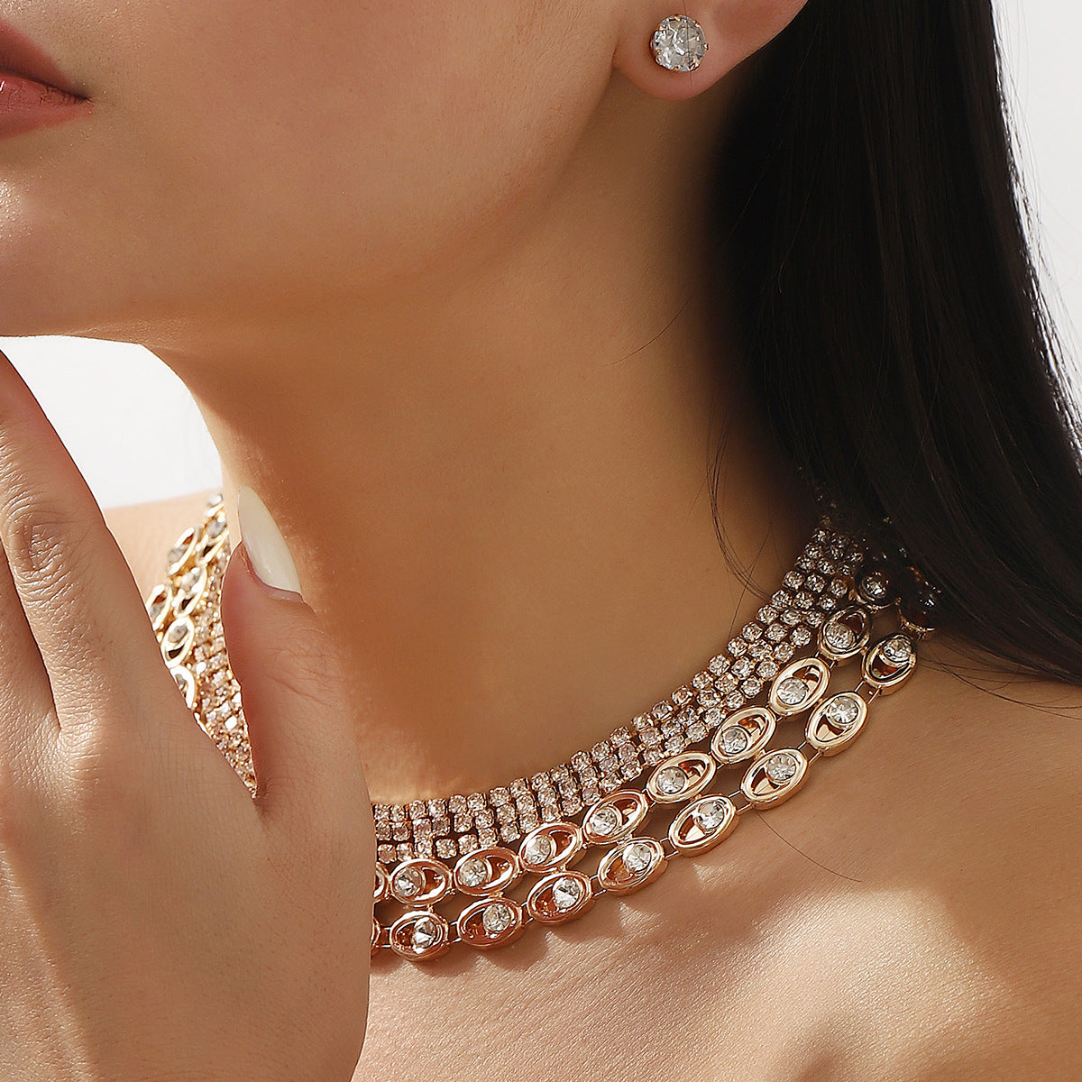 Parure di collana con ciondolo geometrico di lusso da donna, con intarsio di strass, base in ferro con accenti di perle simulate, modello a catena clavicola