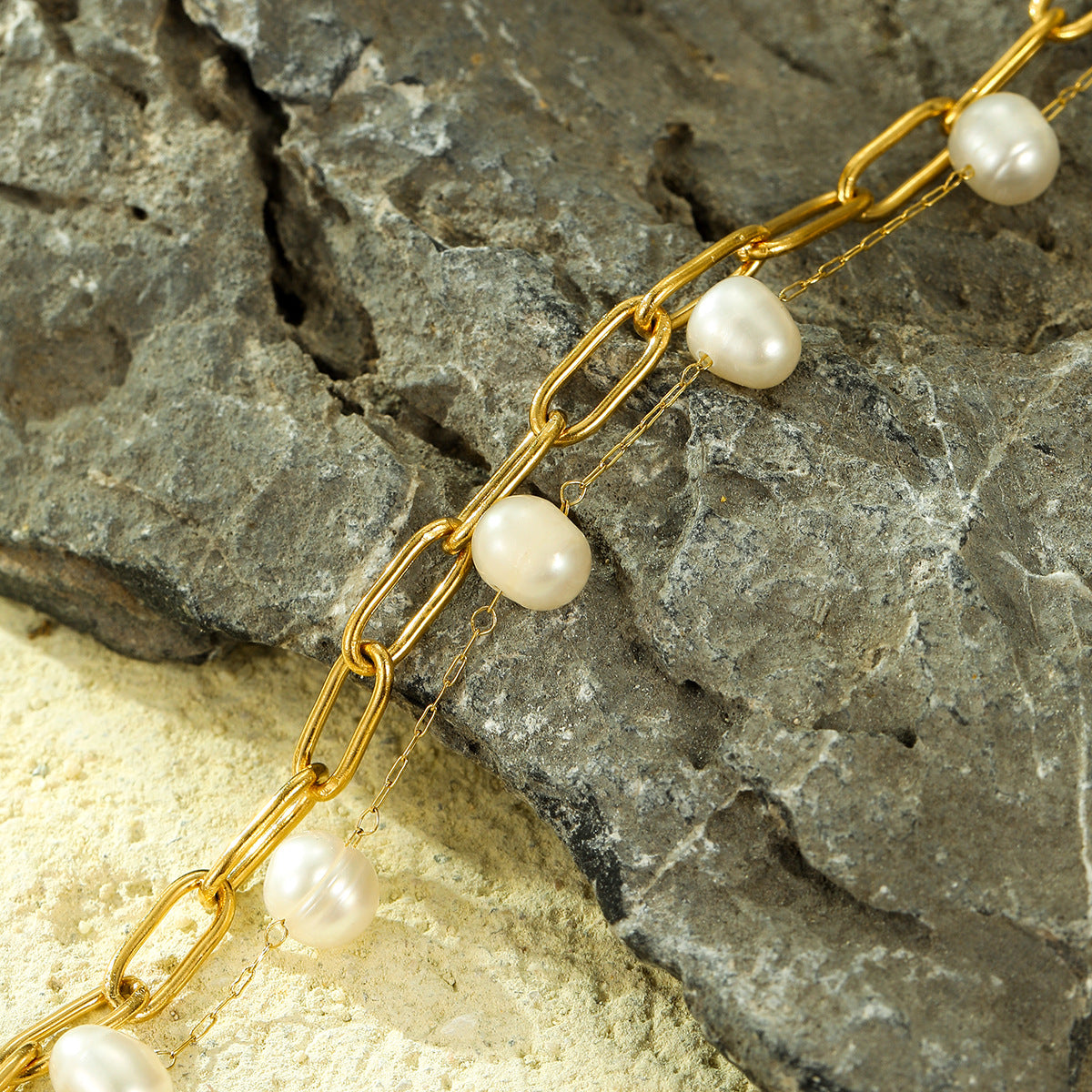 Pulsera de acero inoxidable para mujer, doble capa de acero titanio, dulce, minimalista, adornada con perlas